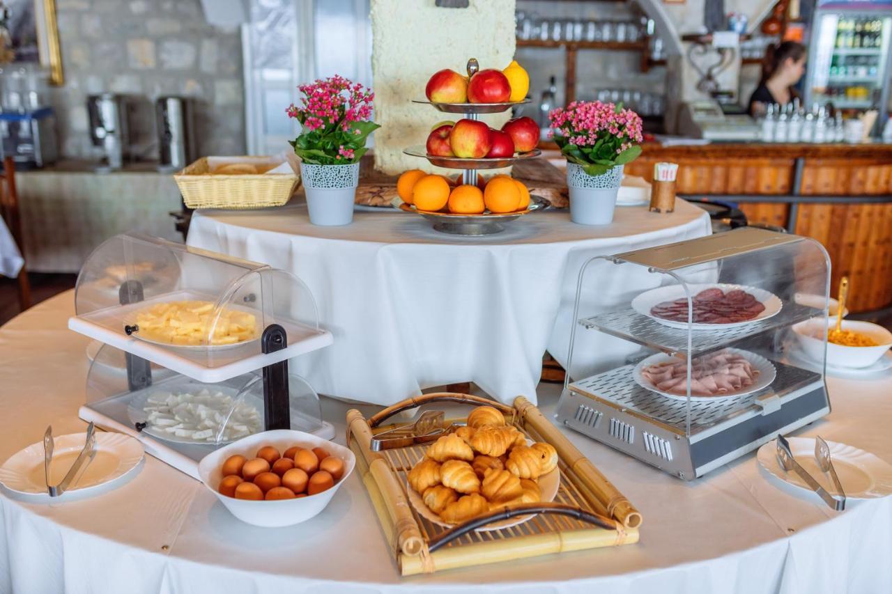Hotel Savojo Petrovac 외부 사진