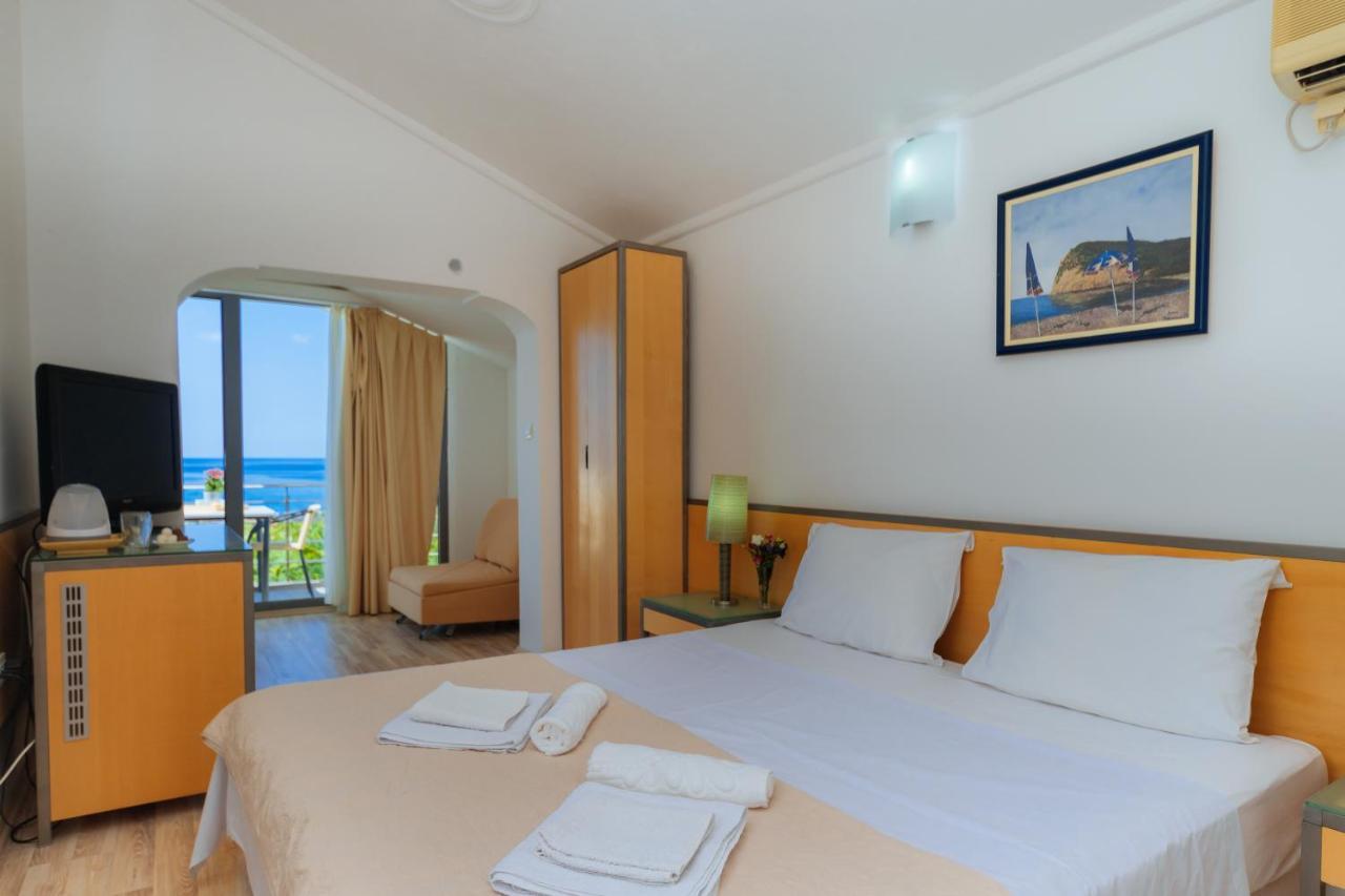 Hotel Savojo Petrovac 외부 사진