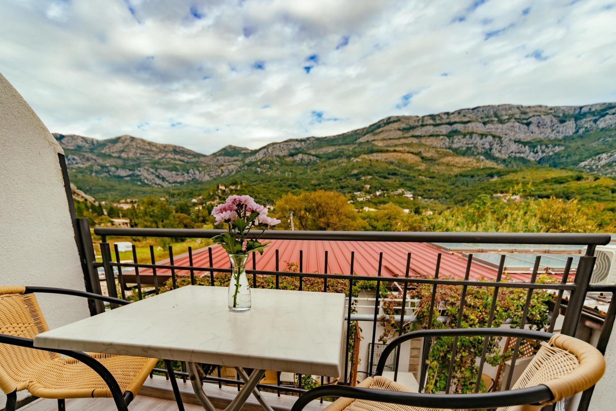 Hotel Savojo Petrovac 외부 사진