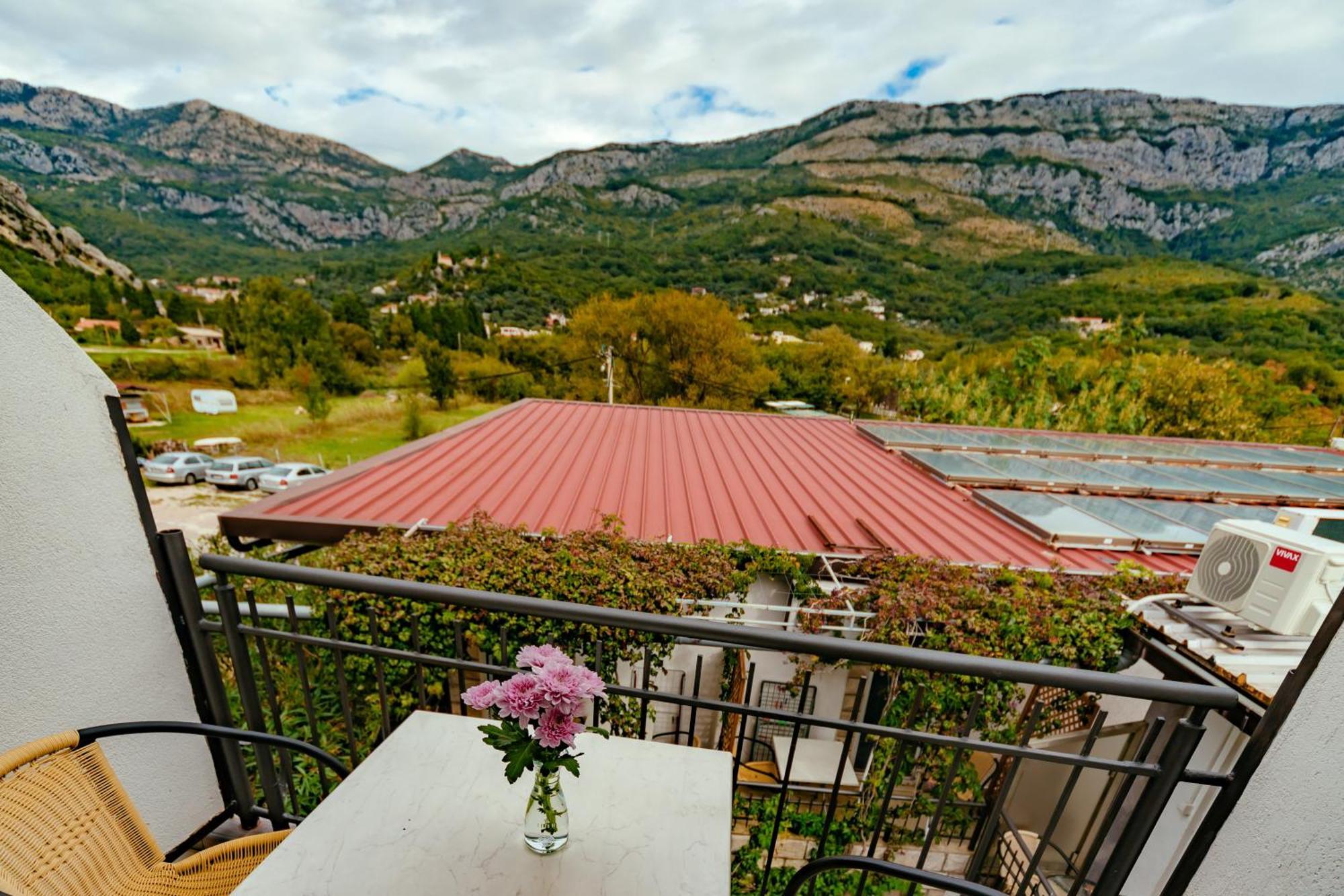 Hotel Savojo Petrovac 외부 사진