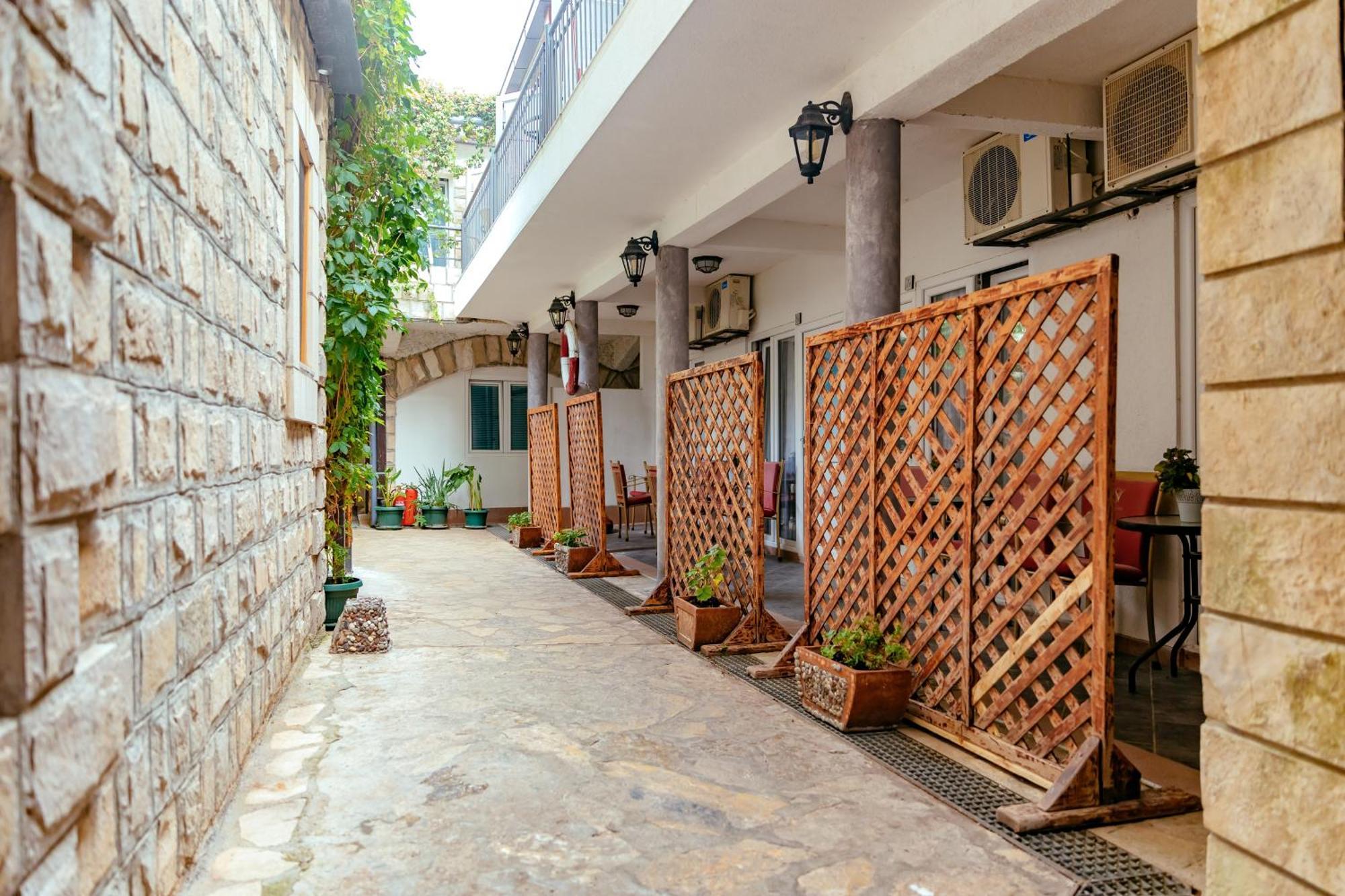 Hotel Savojo Petrovac 외부 사진