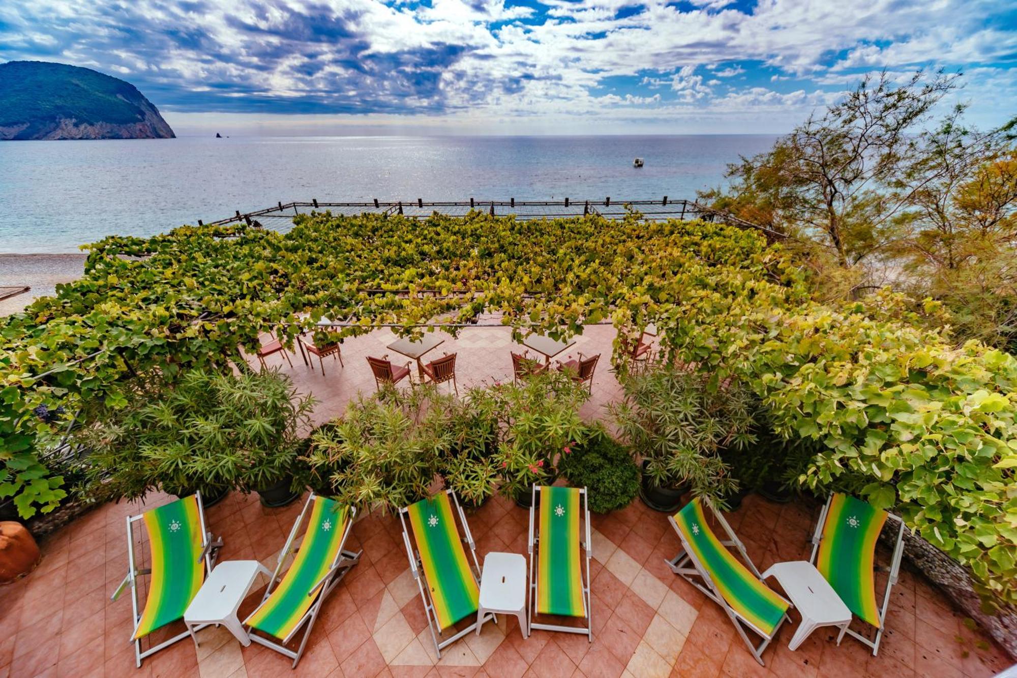 Hotel Savojo Petrovac 외부 사진