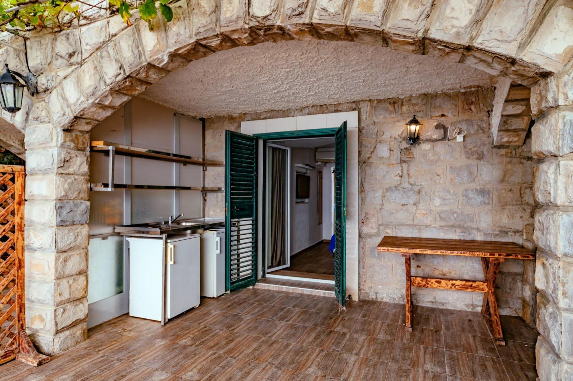 Hotel Savojo Petrovac 외부 사진