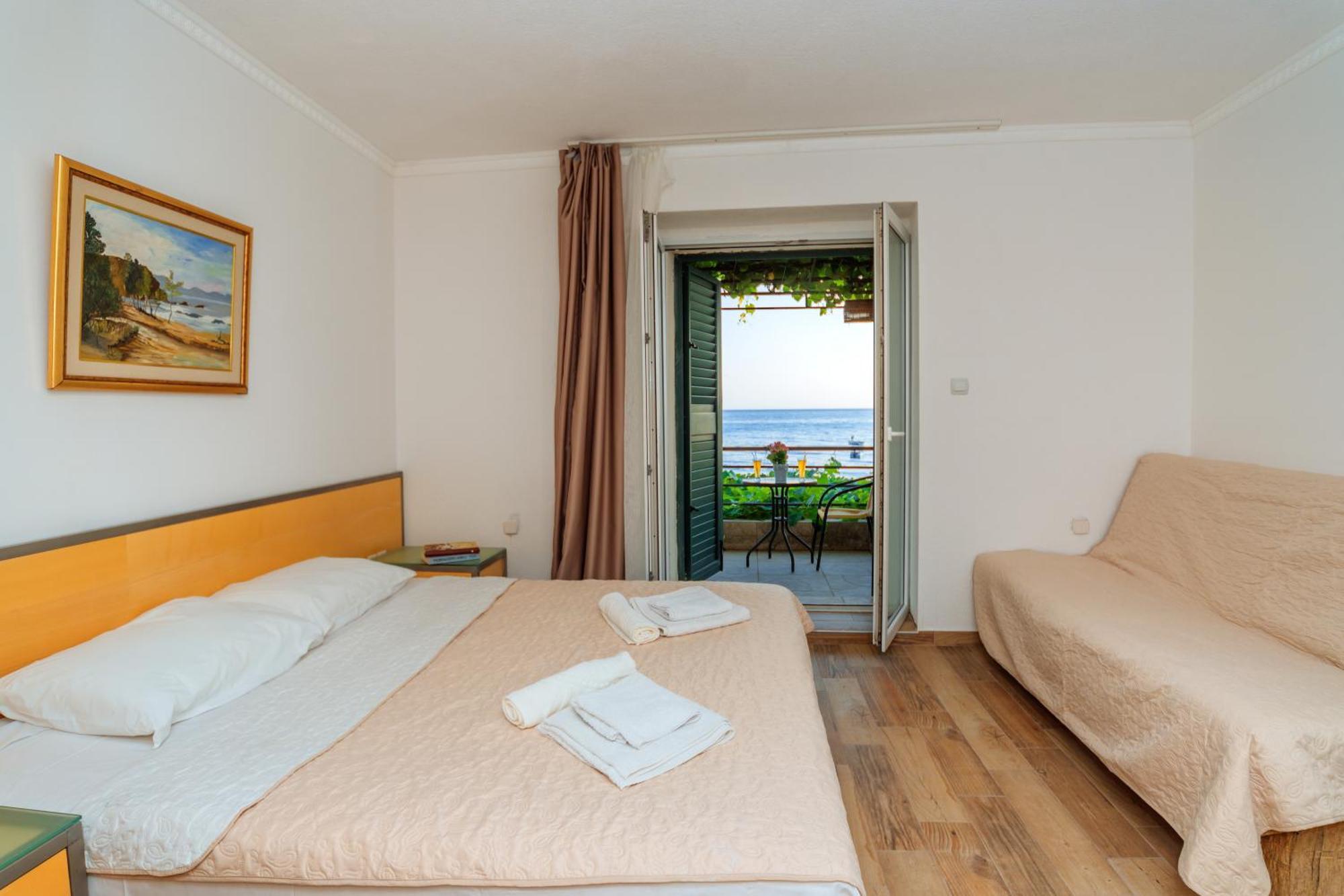 Hotel Savojo Petrovac 외부 사진