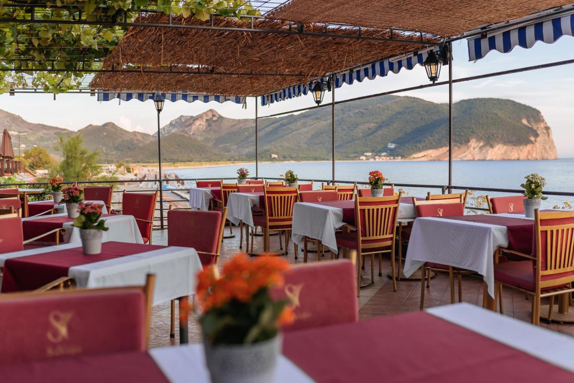 Hotel Savojo Petrovac 외부 사진