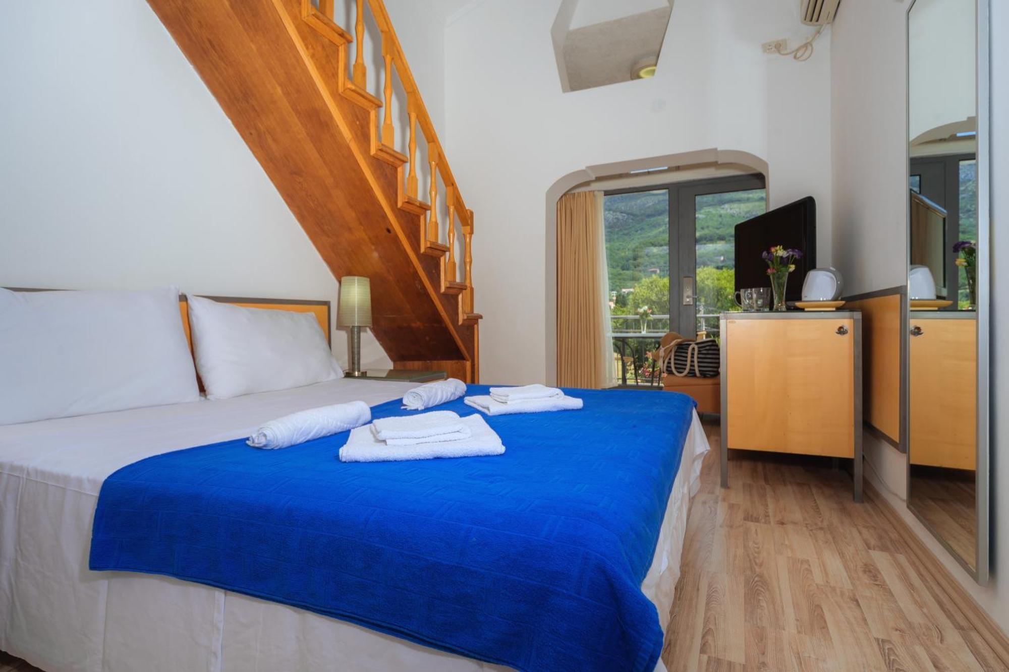 Hotel Savojo Petrovac 객실 사진