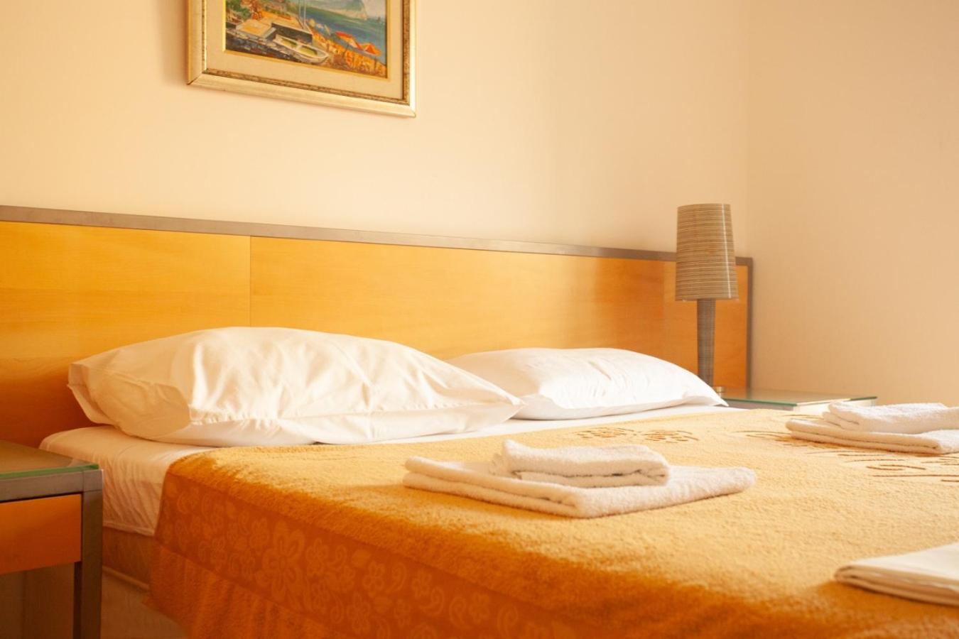 Hotel Savojo Petrovac 외부 사진